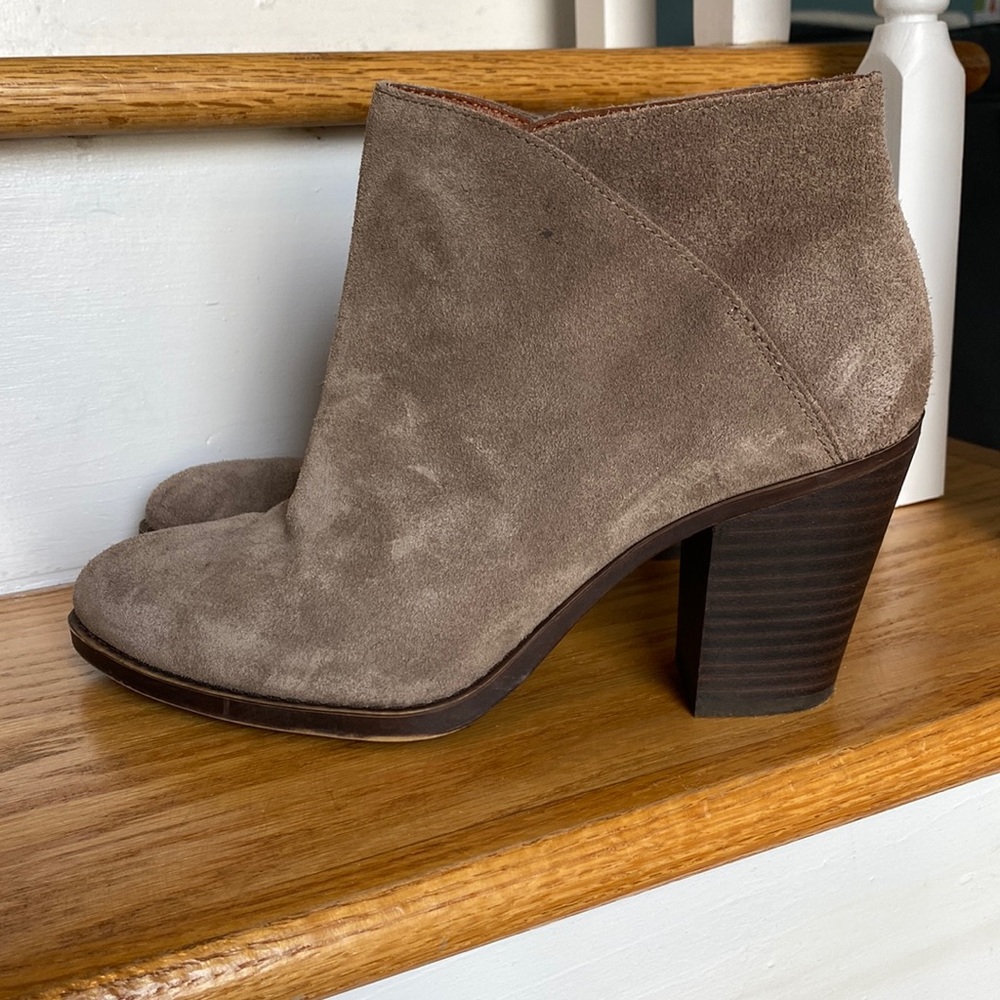 Lucky brown suede booties - 9
